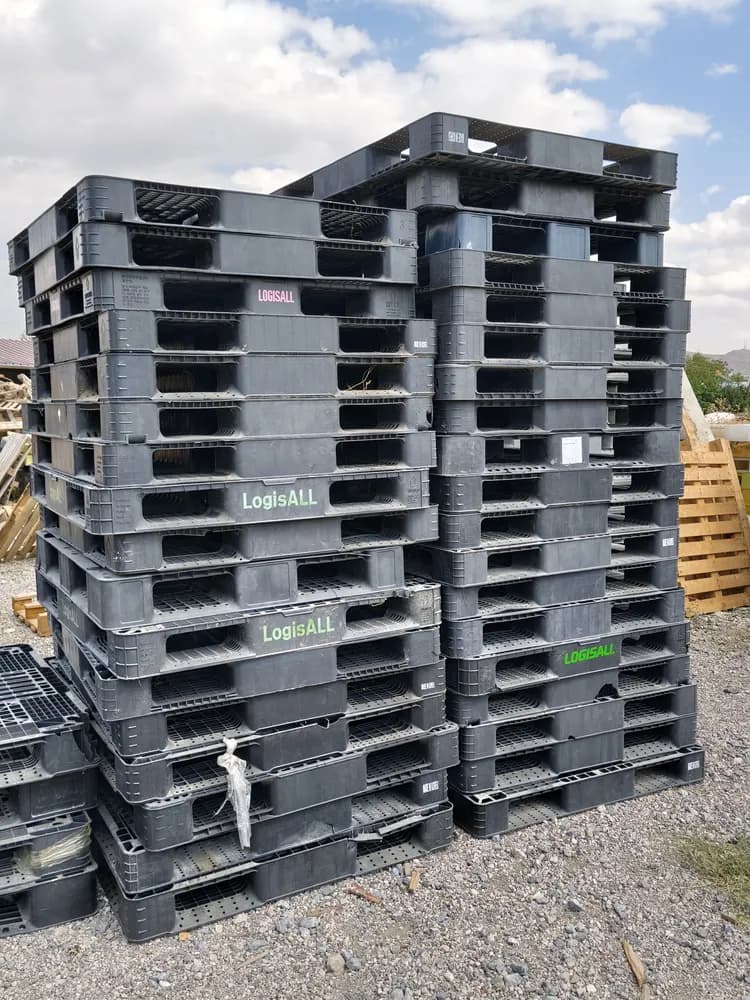 Ağır hizmet tipi siyah plastik palet stokları